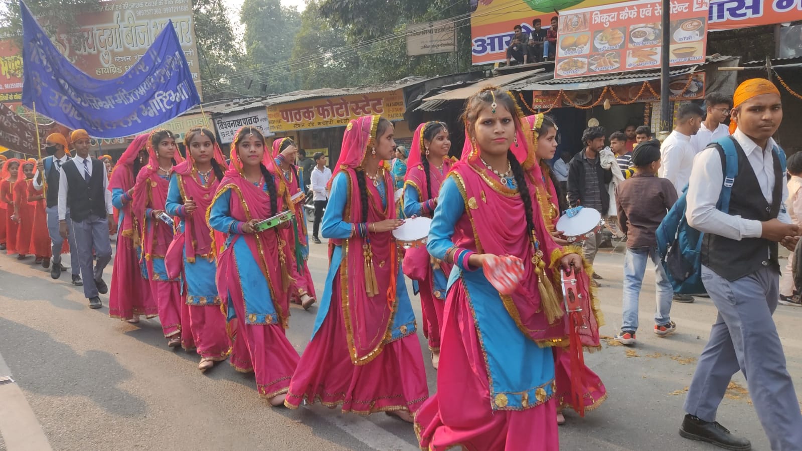 गुरबाणी का कीर्तन गायन कर निकाला नगर कीर्तन संगत हुई निहाल