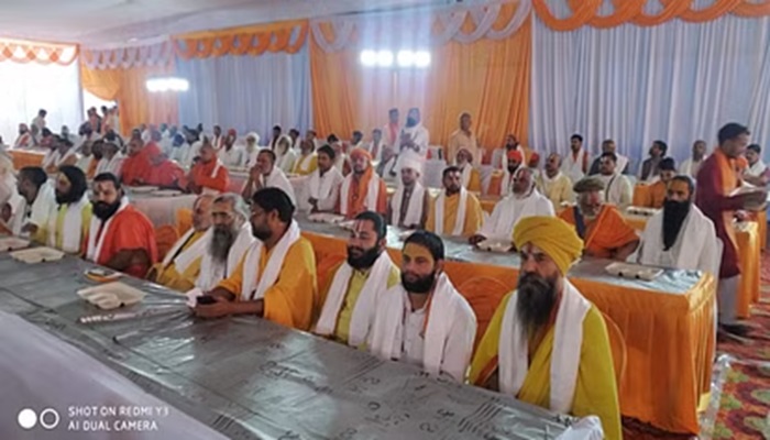 Ayodhya: सीएम योगी ने हनुमानगढ़ी में पूजा की, फिर रामलला के किए दर्शन