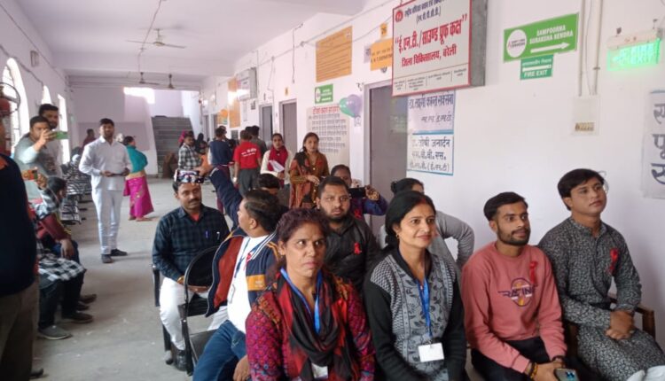 एड्स दिवस पर एड्स के प्रति जागरूक रहने की शपथ दिलाई