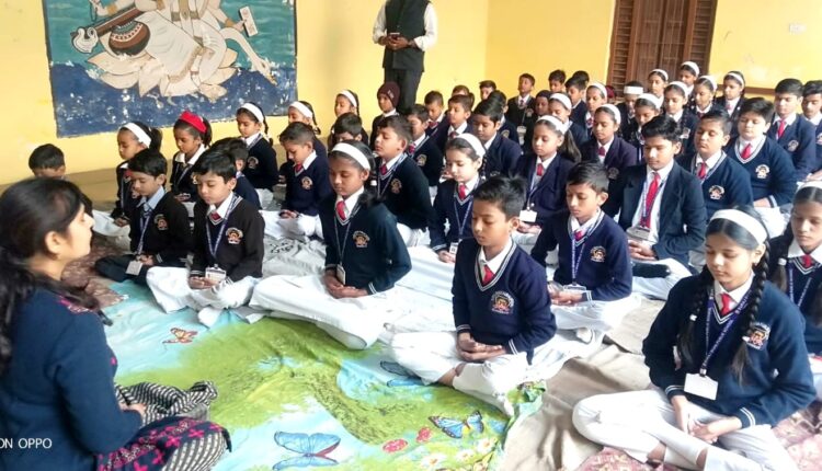 योग प्रशिक्षण शिविर में 32 छात्र-छात्राओं को निशुल्क योग प्रशिक्षण दिया