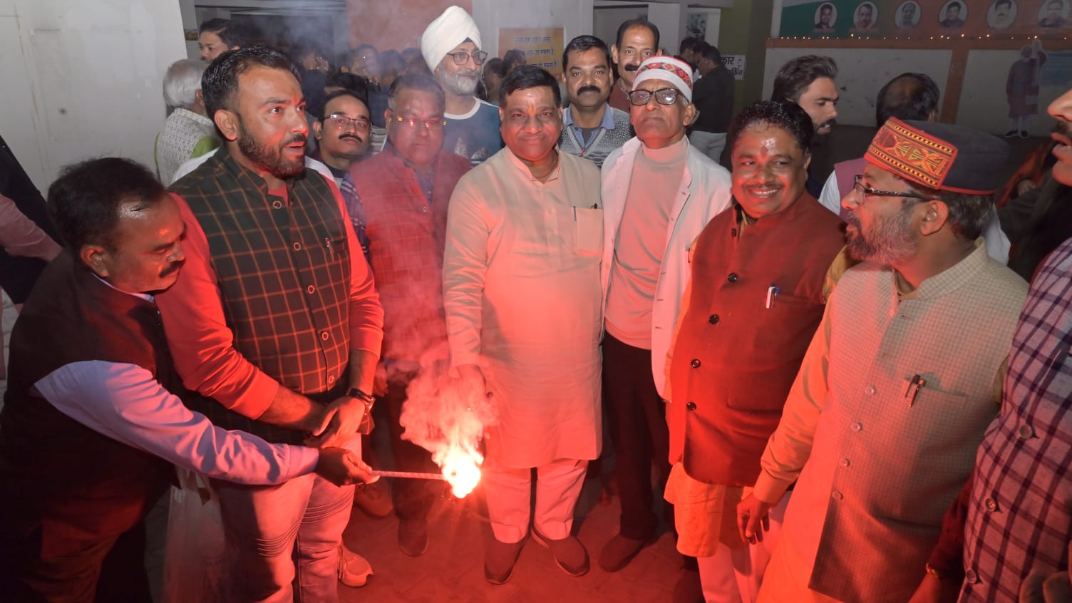 राजस्थान, मध्य प्रदेश एवं छत्तीसगढ़ में भारतीय जनता पार्टी की बड़ी जीत , बाटी मिठाई जलाई आतिशबाजी