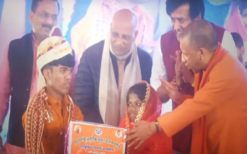 गोरखपुर में सीएम योगी का ऐलान, बोले- अप्रैल से कन्या सुमंगला योजना में मिलेंगे 25 हजार