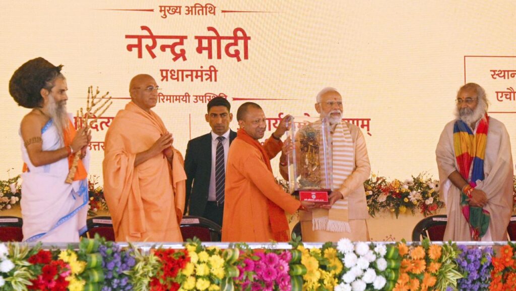 ईश्वर ने मुझे राष्ट्र रूपी मंदिर के निर्माण का जिम्मा सौंपा है: पीएम मोदी