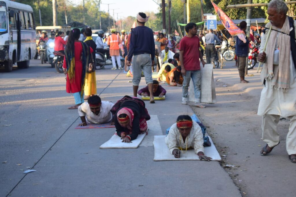 गंगा की तरह ही आप सभी को अपने मन को भी पवित्र बनाना है: करौली शंकर महादेव