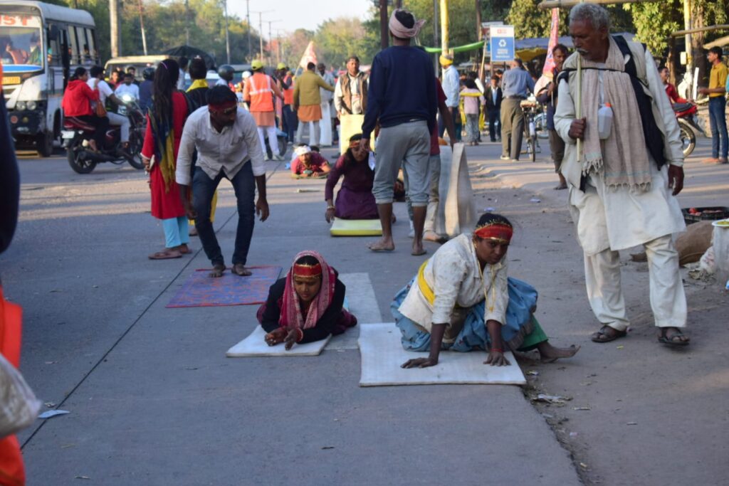 गंगा की तरह ही आप सभी को अपने मन को भी पवित्र बनाना है: करौली शंकर महादेव