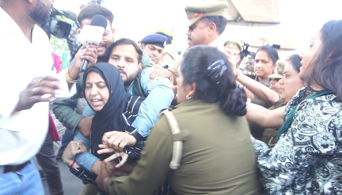 अरविंद केजरीवाल की गिरफ्तारी के खिलाफ आप का विरोध प्रदर्शन