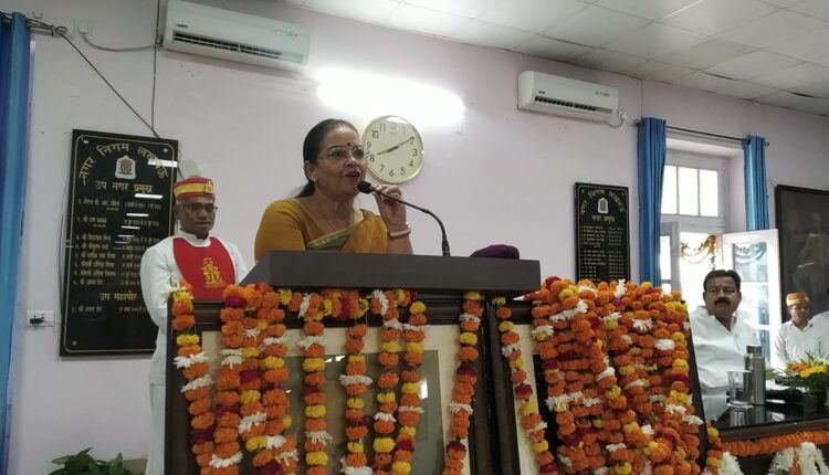 महापौर सुषमा खर्कवाल बोलीं- महात्मा गांधी के विचारों से प्रेरणा लेते हैं विदेशी