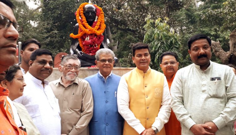 वन एवं पर्यावरण मंत्री ने महापुरुषों की प्रतिमा पर किया माल्यार्पण