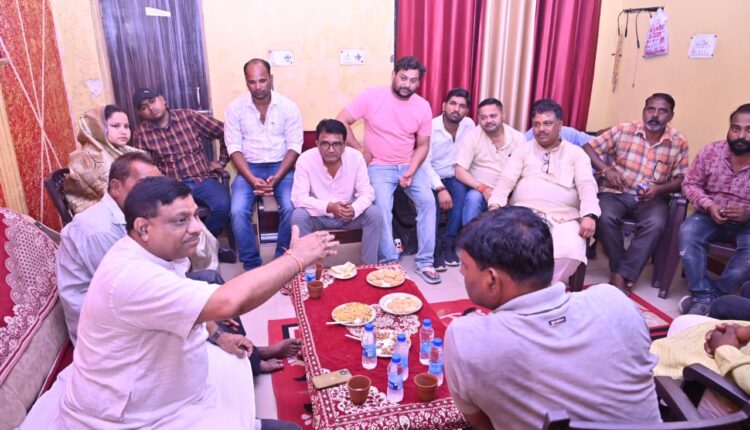 कैट विधायक ने जनसंपर्क के दौरान की चौपाल