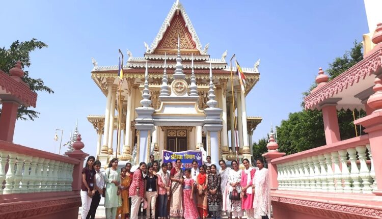 साहू रामस्वरूप महिला महाविद्यालय के इतिहास विभाग द्वारा शैक्षिक भ्रमण तीर्थ स्थल संकिसा पहुचे