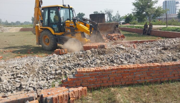 विकास प्राधिकरण ने अवैध कालोनियों के विरूद्ध चलाया अभियान