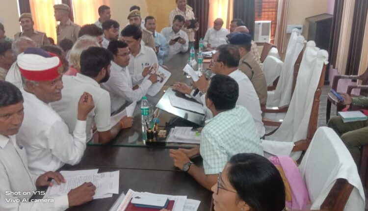 डीएम की अध्यक्षता में संपन्न हुआ तहसील समाधान दिवस