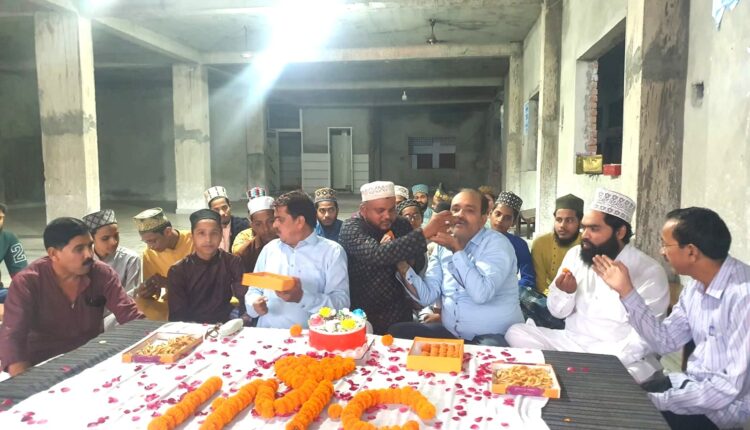 मदरसा रजवी दारुल उलूम मजहर ए इस्लाम सहित शहर और देहात में मनाया गया हज़रत मौलाना तौकीर रज़ा खान का यौमे पैदाइश