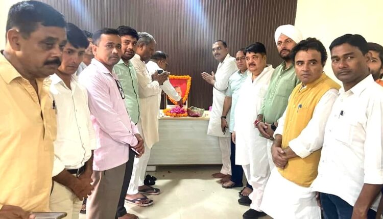 सपाइयों ने मुलायम सिंह यादव की पुण्य तिथि मनाई