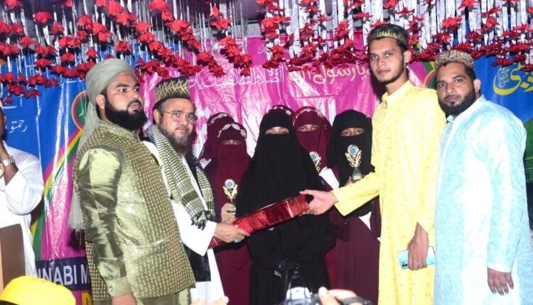 सेंट मदार बरेली हॉस्पिटल ने होनहार बच्चों को किया सम्मानित