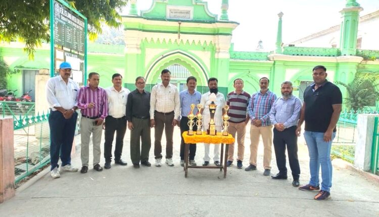 इस्लामिया इंटर कॉलेज के छात्र रविशंकर, विक्रम जीत, कादर खान और मोहित शर्मा चैंपियन बने