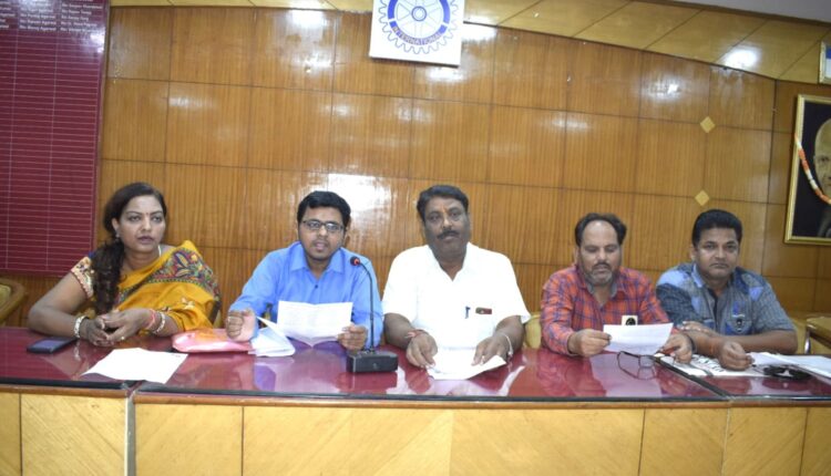 लोकी, तुरई, करेला, धनियां , पौदीना , हरीमिर्च, टमाटर , सब्जियों को घर मे उगाए बीमारी से बच्चे