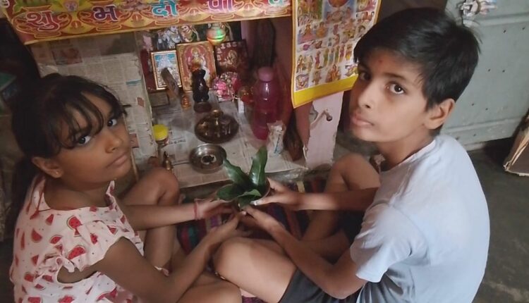 कस्बे से लेकर ग्रामीण अंचलों तक देवी मंदिरों पर श्रद्धालुओं ने की पूजा अर्चना