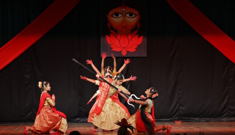देवी स्तुति कर कथक और भरतनाट्यम के विद्यार्थियों ने जीता दिल