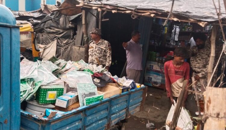 हिस्ट्रीशीटर के भाई का अवैध कब्जा नगर निगम ने हटवाया