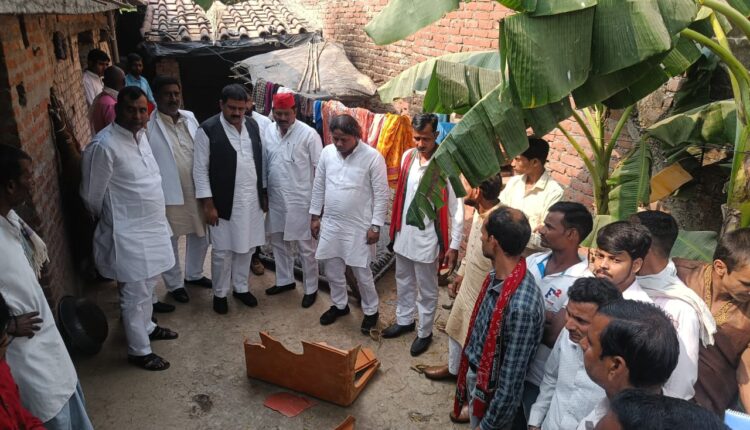 सपा ने पीड़ित को सरकारी नौकरी 50 लाख मुआवजा और वीरपाल की मौत की निष्पक्ष जाँच की मांग की