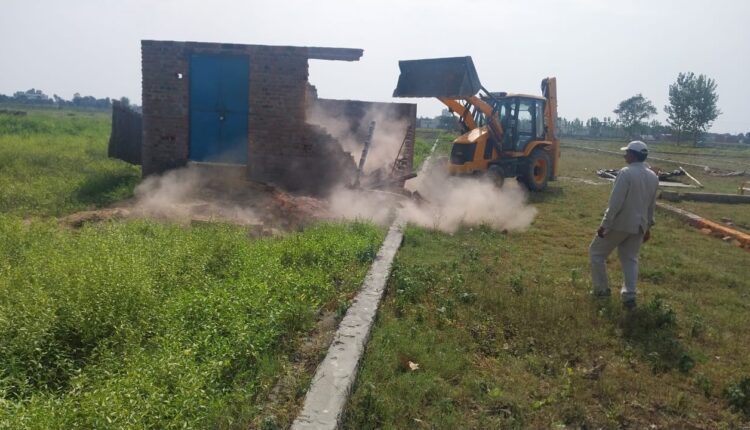 अवैध कालोनियों के खिलाफ चला अभियान किया गया ध्वस्तीकरण