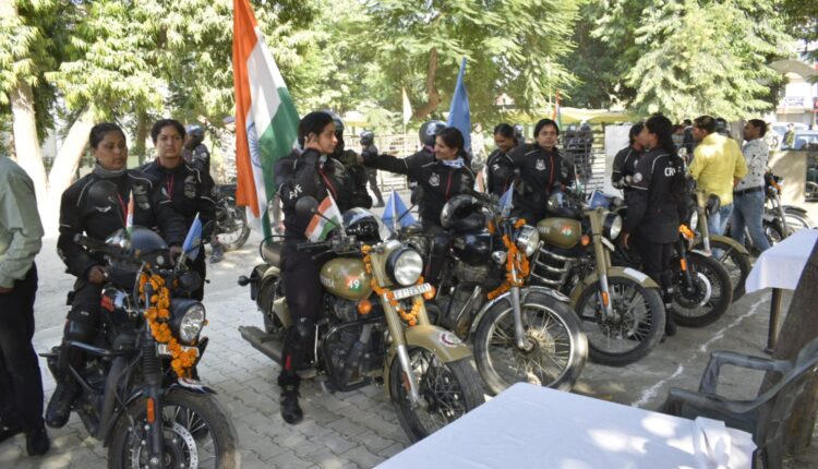 सीआरपीएफ महिला बाइकर्स शिलॉंग से बरेली पहुची