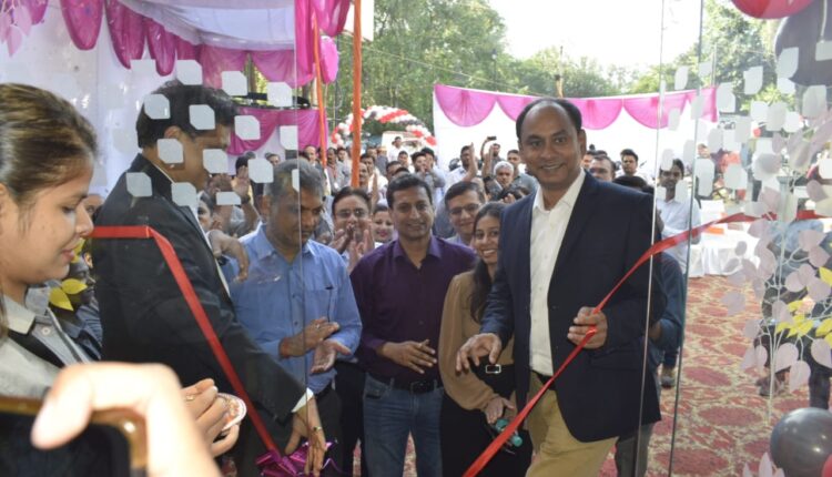 महिंद्रा एंड महिंद्रा के नवीन प्रीमियम कॉम्पेक्ट शोरूम कचहरी पर खुला