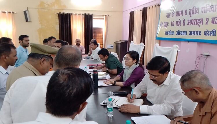 आंवला तहसील सभागार में लगे संपूर्ण समस्या समाधान दिवस में 37 शिकायतों में से दो हुआ समाधान