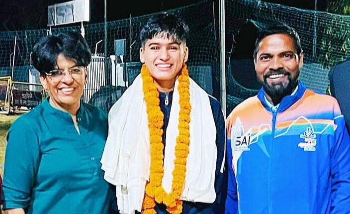 अंतरराष्ट्रीय प्रतियोगिता में चयन के लिए डीआरएम रेखा यादव ने रिदम को दिया आशीर्वाद