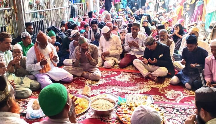 सैय्यद बाबा के कुल शरीफ में सकलैन मिया की मफरत के लिए खुसूसी दुआ