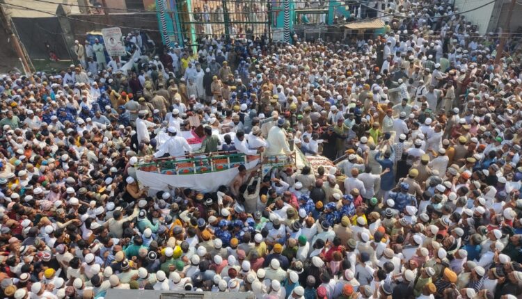 दुनिया ए सुन्नियत के अज़ीम रूहानी पेशवा हज़रत शाह मुहम्मद सकलैन मियां हुज़ूर अपने मुरीदों को रोता हुआ छोड़ इस दुनिया को अलविदा कह गए