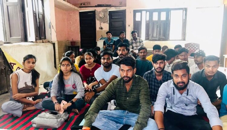 विश्वविद्यालय प्रशासन का विद्यार्थी परिषद और आंदोलित छात्रों को कूड़ा बीनने बाला बताना दुर्भाग्यपूर्ण - अभाविप