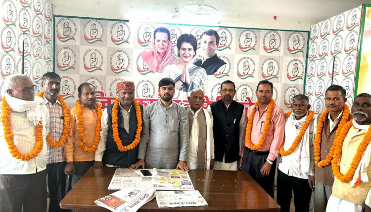 भारत जोड़ो यात्रा से प्रभावित होकर थामा कांग्रेस का हाथ