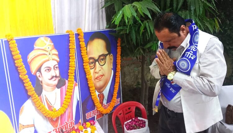 नदीम इक़बाल ने सम्राट अशोक , बाबा साहब भीमराव अंबेडकर के चित्र पर किया माल्यार्पण