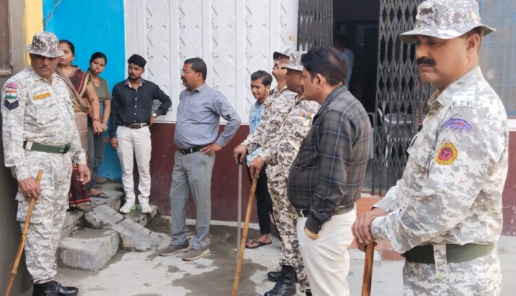 महिला की शिकायत पर नगर निगम की टीम ने अतिक्रमण हटवाया