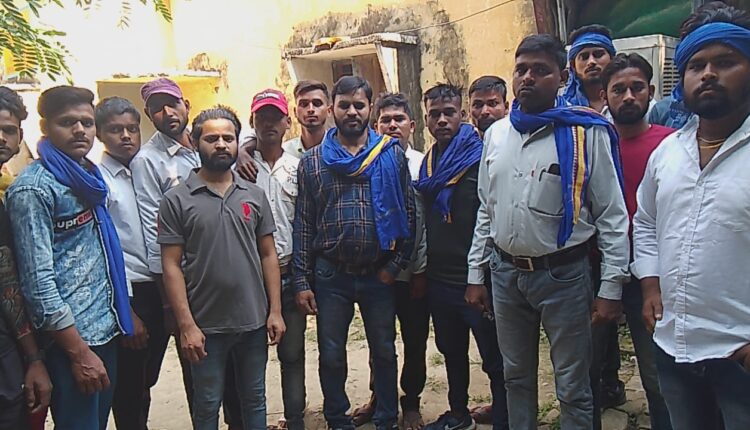 भीम आर्मी के नगर अध्यक्ष ने पूर्व सभासद के भाई पर मारपीट करने का लगाया आरोप