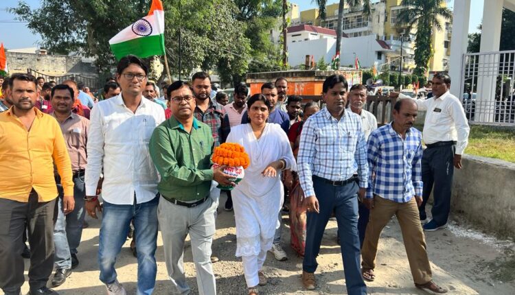 नगर पंचायत अध्यक्ष और ईओ ने कस्बे में निकाली कलश यात्रा