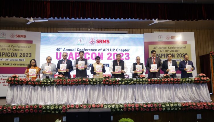 देव मूर्ति ने कहा मरीज की पल्स पकड़ें और जीवन दें