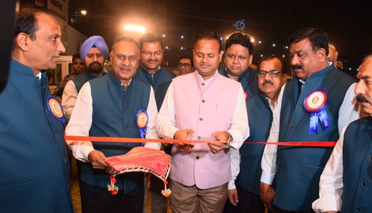 मेले में बरेली के बच्चों ने दिखाई अपनी डांस और गायन की प्रतिभा