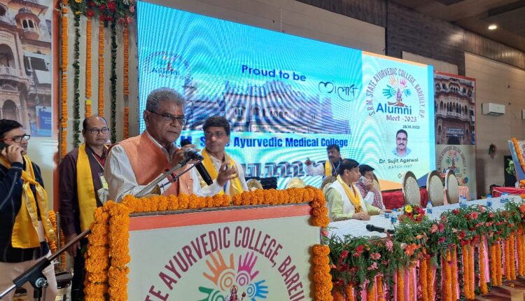 एस आर एम राजकीय आयुर्वेदिक कॉलेज का एल्युमनी मीट संपन्न