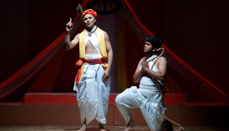 रिश्तों के ताने बाने को “अधिरथी” ने समझाया