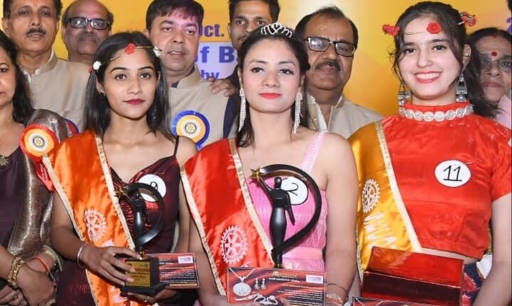 मेला क़्वीन बनी सोनम वर्मा , मेघनाथ कुंभकरण और रावण का हुआ दहन