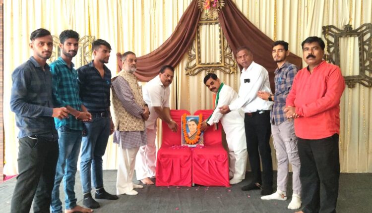 कांग्रेस ने पूर्व प्रधानमंत्री स्वर्गीय इंदिरा गांधी की पुण्यतिथि , पटेल जी की जयंती मनाई