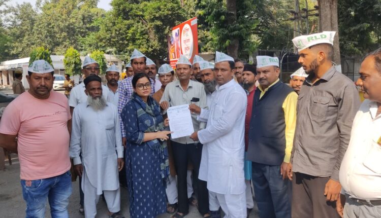 किसानों की समस्याओं को लेकर राष्ट्रीय लोक दल ने दिया ज्ञापन