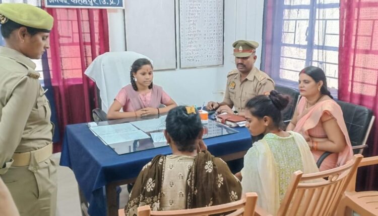 Fatehpur: असोथर में एक दिन की थानाध्यक्ष बनीं कक्षा आठ की छात्रा