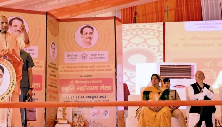 चुनाव के समय विपक्षियों को आती है जाति की याद: सीएम योगी