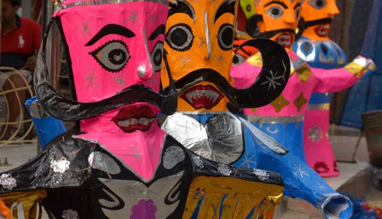 Lucknow में Vijayadashami पर कड़ी सुरक्षा, चप्पे-चप्पे पर पुलिस तैनात