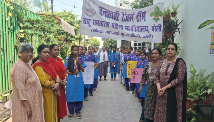 साहू रामस्वरूप महिला महाविद्यालय की चंद्रावती रेंजर्स टीम ने निकाली सड़क सुरक्षा जागरुकता रैली