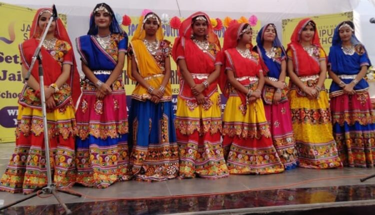 सेठ एम आर जयपुरिया स्कूल द्वारा " देख तमाशा देख , नुक्कड नाटक " प्रतियोगिता कार्यक्रम का हुआ आयोजन